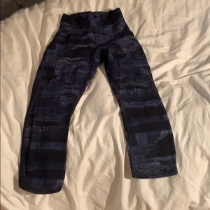 Cropped navy lululemon leggings